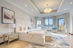 6 bedrooms, iron/ironing board, free WiFi, bed sheets - Breath-taking 5BR Villa with Assistant’s Room and Private Pool in Frond E Palm Jumeirah by Deluxe Holiday Homes (Dubai)