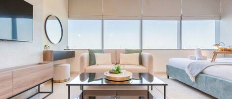 Safe på rommet, strykejern/-brett, wi-fi (inkludert) og sengetøy