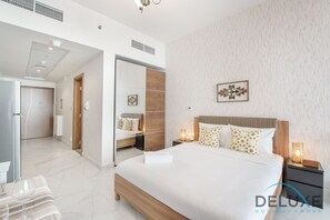 Safe på rommet, strykejern/-brett, wi-fi (inkludert) og sengetøy