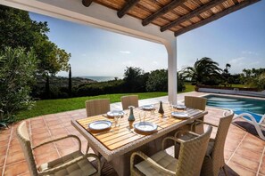 Outdoor dining - 3 minute walk from the award winning beach of Carvalho (Carvoeiro)