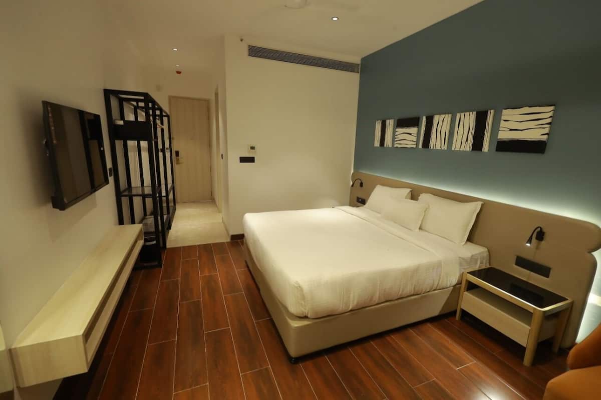 Kamar Deluks | Busa memori, brankas, dan Wi-Fi gratis