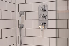 Luxury Apartment, Ensuite (The Workshop) | Bathroom - The Workshop (York)