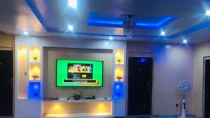 A modern living room with a flat-screen TV, built-in speakers, and a marble floor. - Umbrella Properties Eleyele Ibadan (Ibadan)