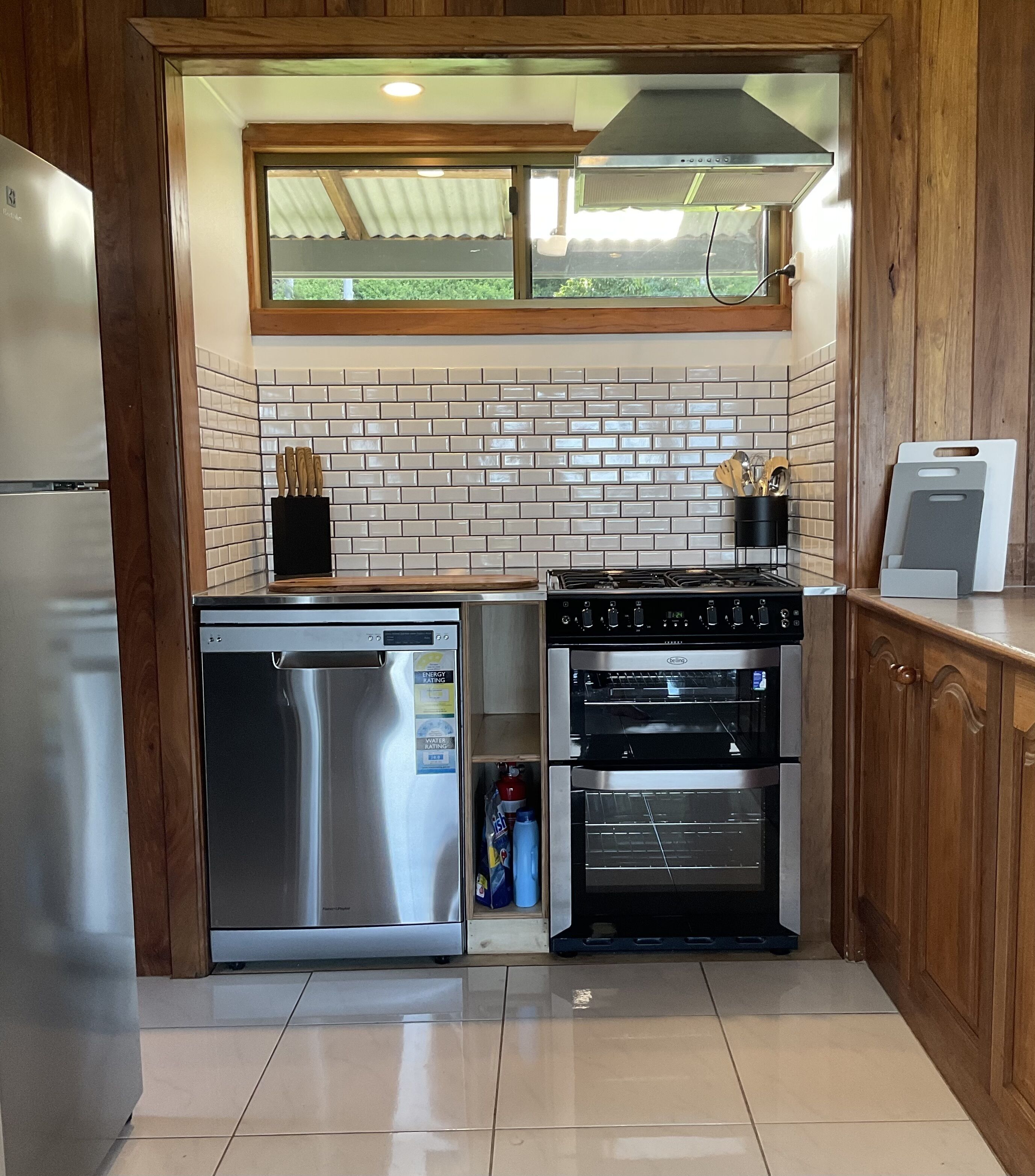 Large country home uninterrupted views close to national park, waterfalls, beach