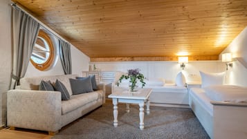 Annex Apartment mit Balkon | 1 Schlafzimmer, Allergikerbettwaren, Minibar, Zimmersafe