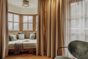 Ropa de cama hipoalergénica y minibar 