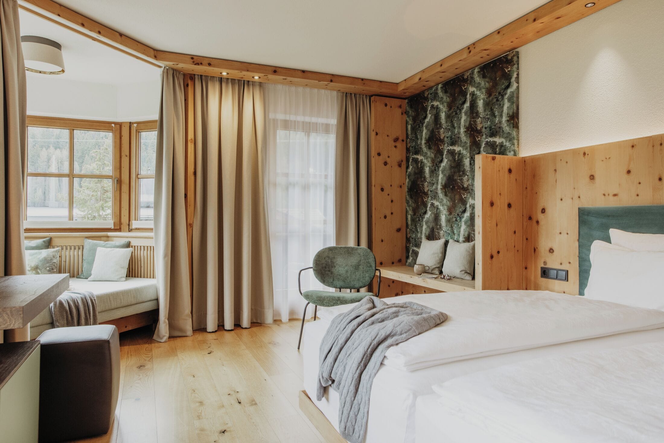 Superior Suite, Balcony | Hypo-allergenic bedding, minibar, in-room safe, soundproofing