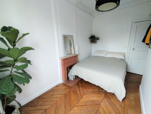 1 slaapkamer, een strijkplank/strijkijzer, gratis wifi, beddengoed