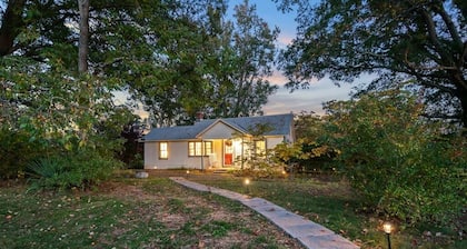 Country Cottage with Modern Amenities