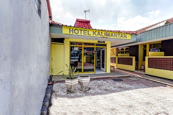 Exterior - Hotel O Kalimantan Surabaya Syariah (Surabaya)