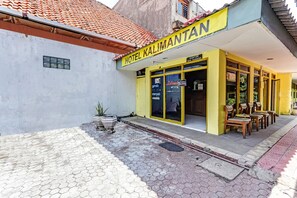 Exterior - Hotel O Kalimantan Surabaya Syariah (Surabaya)