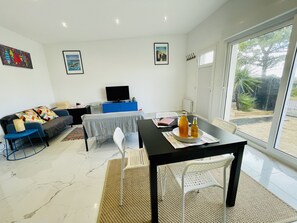 Dining - Villa with private jacuzzi 500m from the sea (Blainville-sur-Mer)
