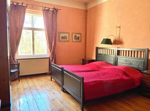 2 多间卧室、办公桌、旅行婴儿床、免费 WiFi