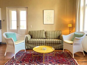 电视、乒乓球、书