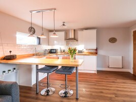 Fridge, electric kettle, toaster, cookware/dishes/utensils