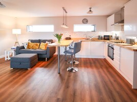 Fridge, electric kettle, toaster, cookware/dishes/utensils