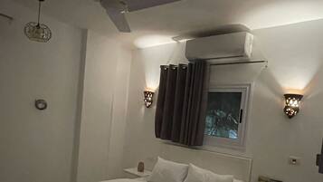 Selimut bulu angsa dan didekorasi berbeda-beda