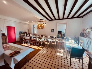 Maison, salle de bains attenante | Intérieur