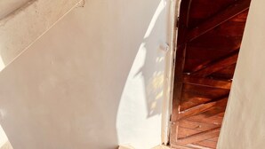 House, Ensuite | Miscellaneous