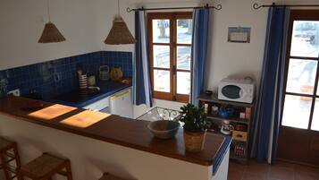 冰箱、微波炉、烤箱、炉灶