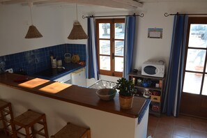 Frigorífic, microones, forn i placa de cuina 