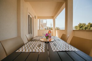 Outdoor dining - 20m from the beach, 3km from historical city Trogir (Trogir)