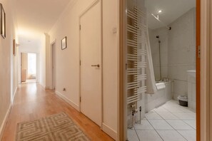 Appartement de base, Plusieurs lits | Intérieur