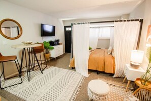 1 chambre, bureau, fer et planche à repasser, Wi-Fi gratuit