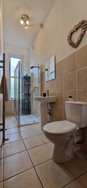 Classic Apartment, Private Bathroom | Bathroom