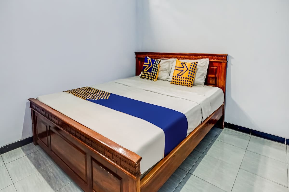 Basic Double Room | Meja, ruang kerja komputer riba, Wi-fi percuma, cadar katil 