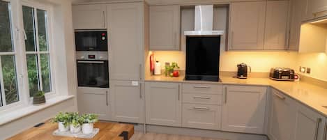 Cookware/dishes/utensils