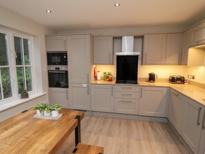 Refrigerador, lavavajillas, tetera/pava eléctrica, tostadora