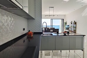Microondas, horno, parrilla de estufa y lavavajillas 