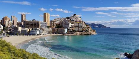Una spiaggia nelle vicinanze