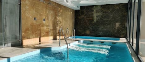 Innenpool, beheizter Pool