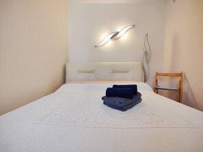 3 bedrooms, WiFi, bed sheets - MIRADOR vacation home (Golf Badia)