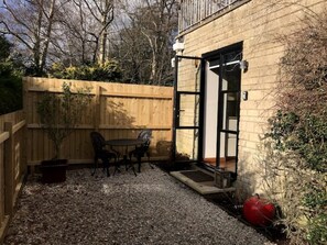 Outdoor dining - Stylish Hideaway Apartment in Bath (Bath)