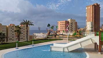 Een verwarmd zwembad