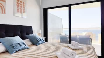 2 habitaciones, escritorio, tabla de planchar con plancha y wifi