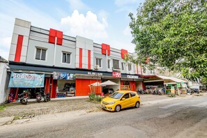 Exterior - OYO 90927 Homestay Tentrem 2 (Pati)