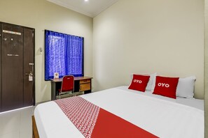 Deluxe Double Room | Desk, laptop workspace, free WiFi, bed sheets - OYO 90927 Homestay Tentrem 2 (Pati)