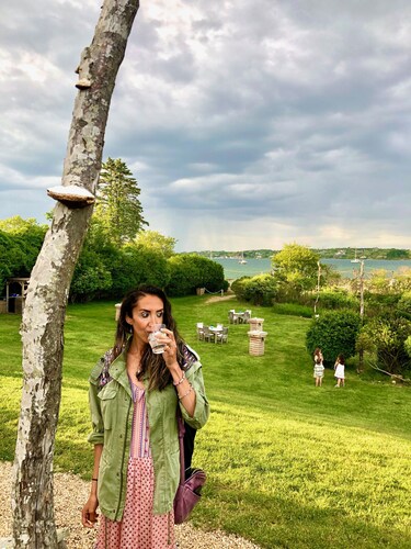 Sexy CLEAN hotel style room walk to town & beach pool access