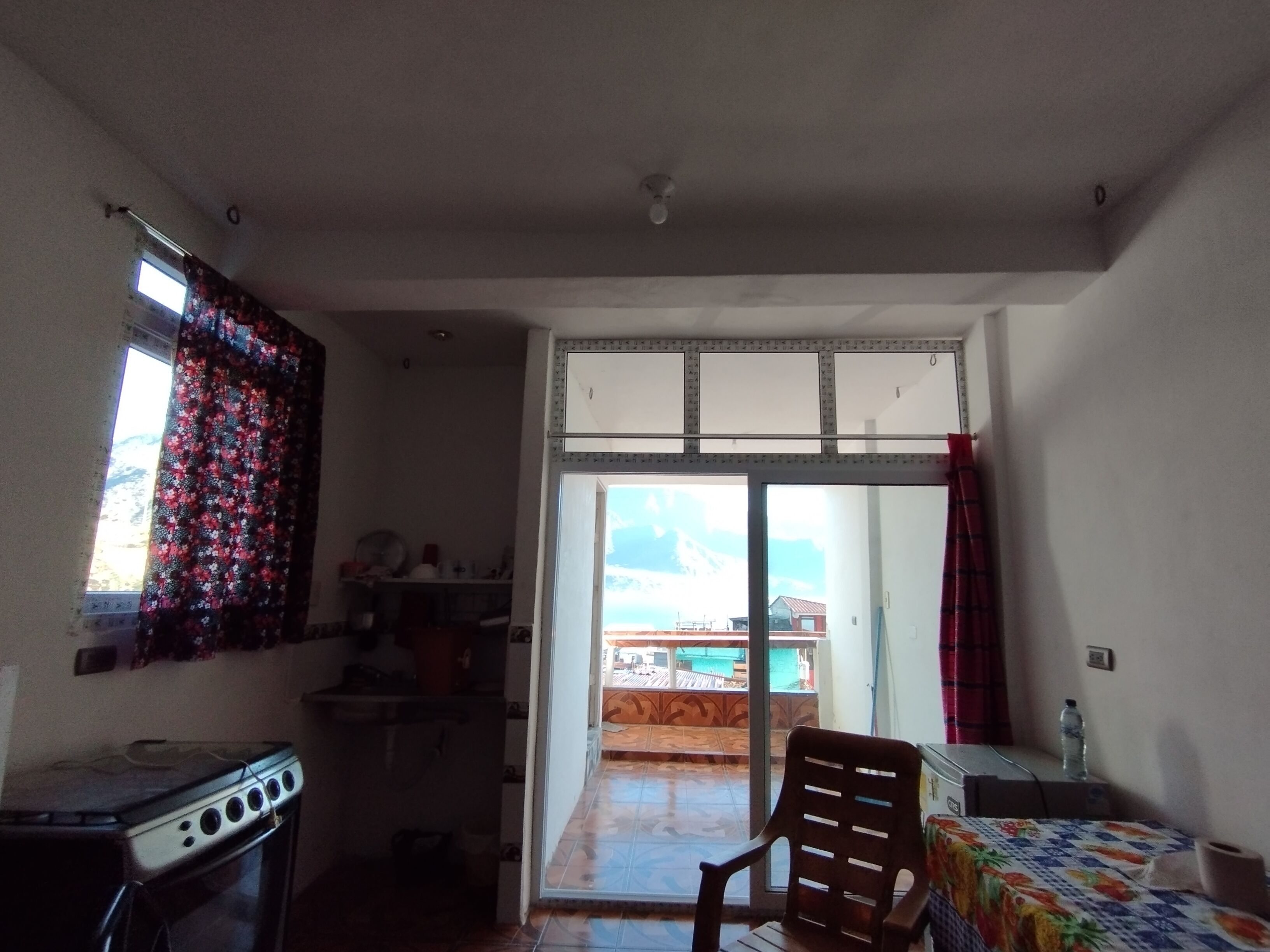 Bar mini, ruang kerja komputer riba, Wi-fi percuma 