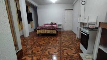Basic Room | Minibar, laptop workspace, free WiFi