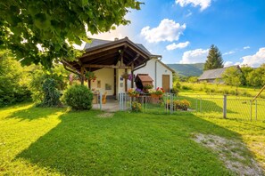 Family House, Multiple Bedrooms (Plitvice Lakes House By The Creek) | Garden
