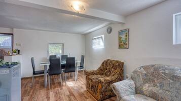 Family House, 2 Bedrooms, Fireplace (2 BR House By The Creek near Plitvice) | Living area | TV
