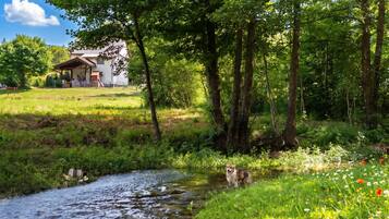 Family House, 2 Bedrooms, Fireplace (Plitvice Lakes House By The Creek) | Garden
