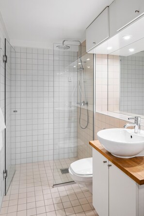 Shower, designer toiletries, hair dryer, towels - Numa Oslo Hallen (Oslo)
