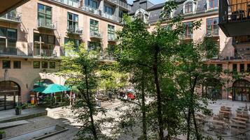 XL Studio, Kitchenette, Sofa Bed | Courtyard view