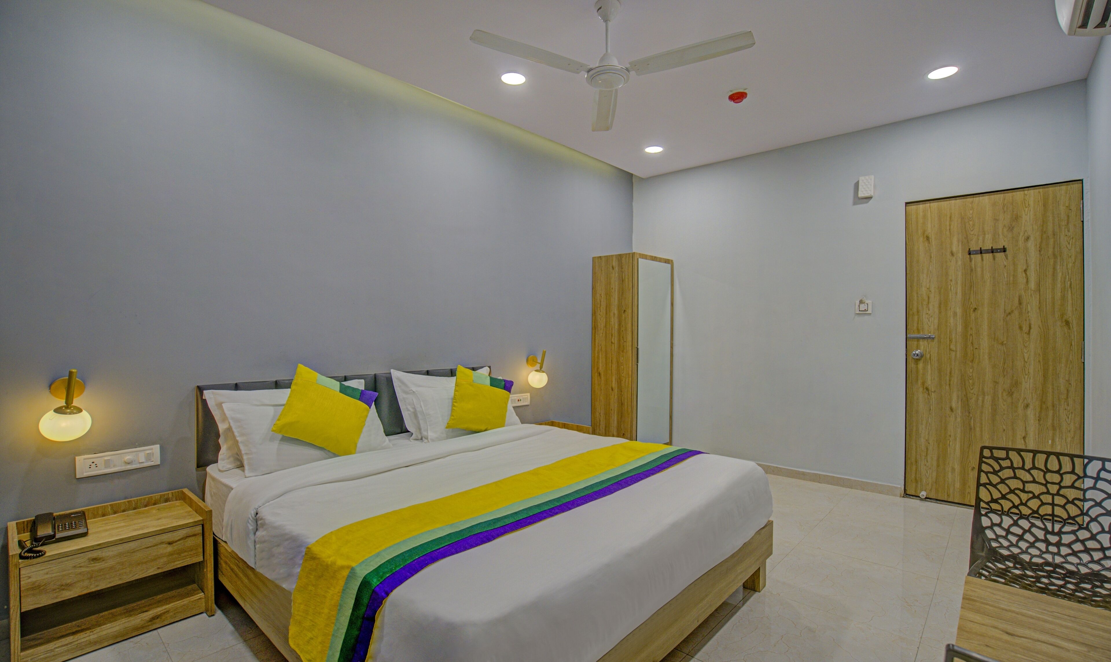 standard room with hi speed internet & working desk | desk, soundproofing, bed sheets